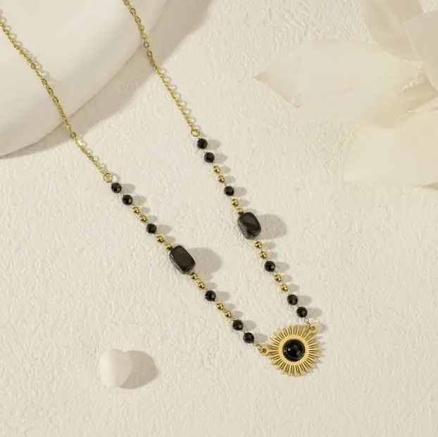 Black Agatha Stone Sun Pendant Necklace